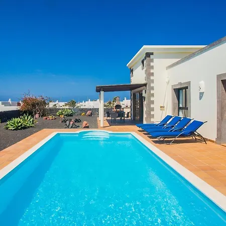 Eslanzarote Eleonor, Super Wifi, Heated Pool, Sat Tv וילה