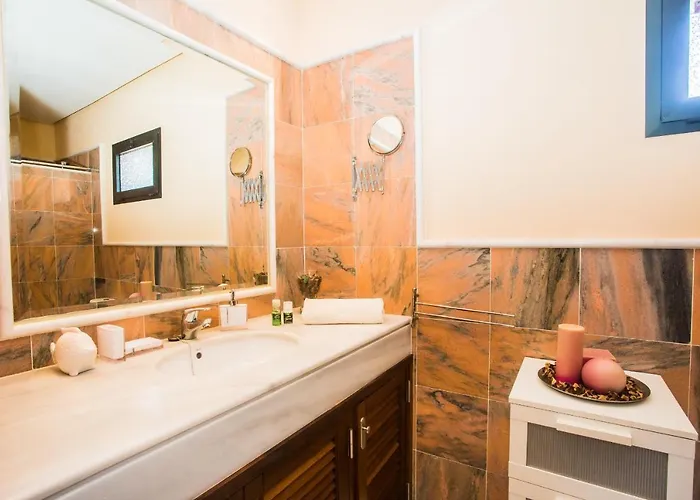 Villa Eslanzarote Eleonor, Super Wifi, Heated Pool, Sat Tv *