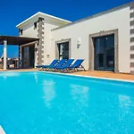 Eslanzarote Eleonor, Super Wifi, Heated Pool, Sat Tv וילה